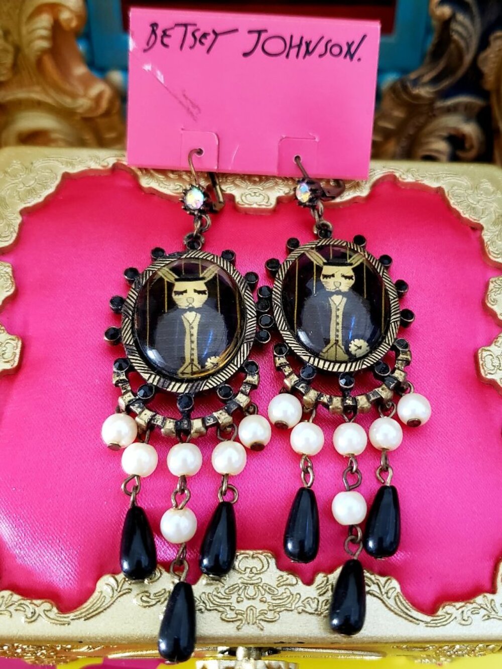 Betsey Johnson Rare Alice in Wonderland Rabbit Lucite Cameo Dangle Earrings Y2K